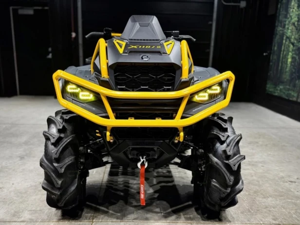 Neutrino Omega G3 — komplet zamontowany w Can-Am Outlander G3, widok z przodu