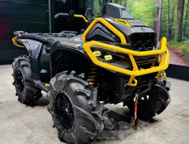 Neutrino Omega G3 — Can-Am Outlander G3, widok z boku i przodu