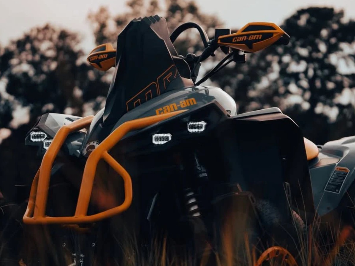 Lampy Neutrino po montażu w Can-Am Renegade XMR